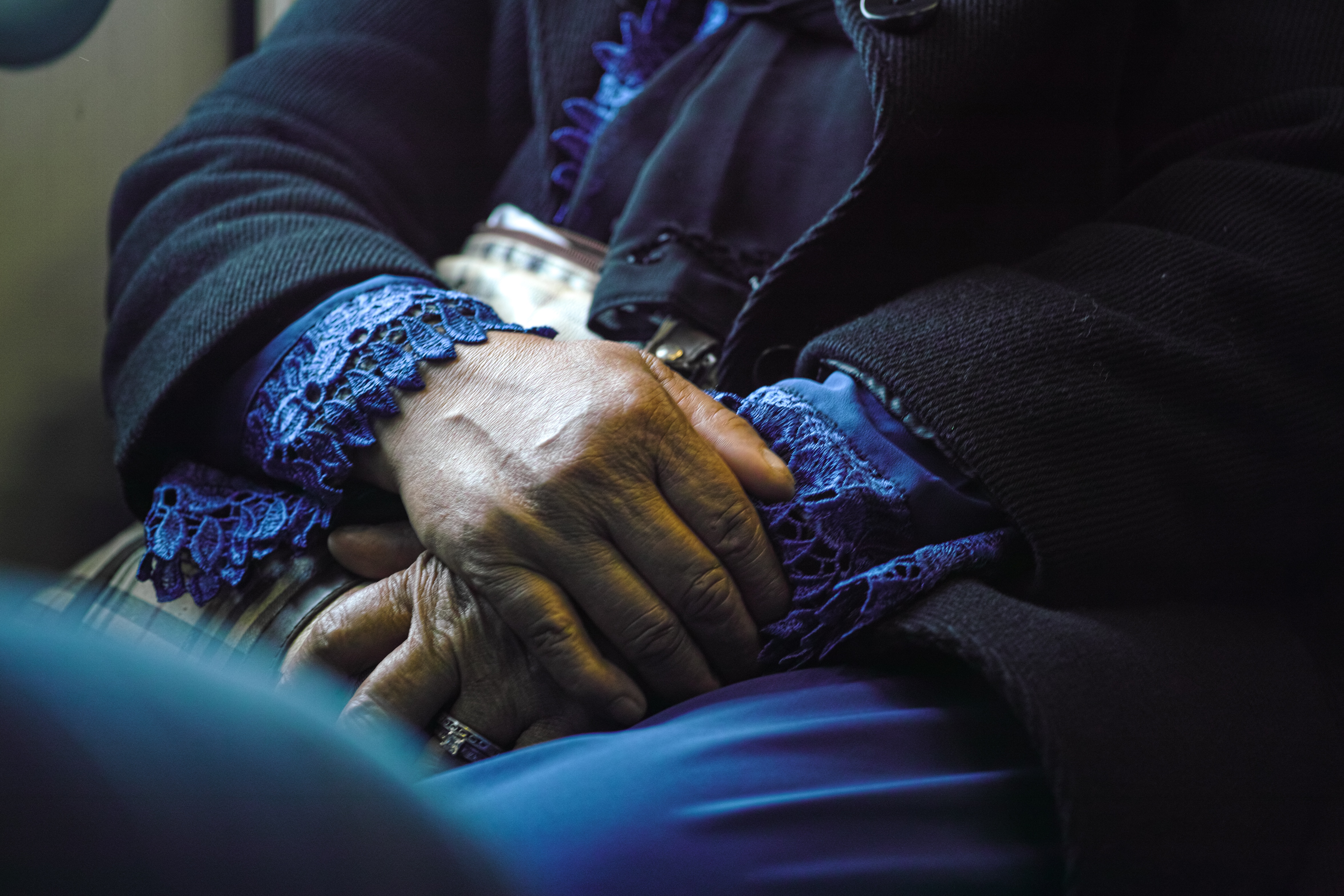 hands · commute, sfax