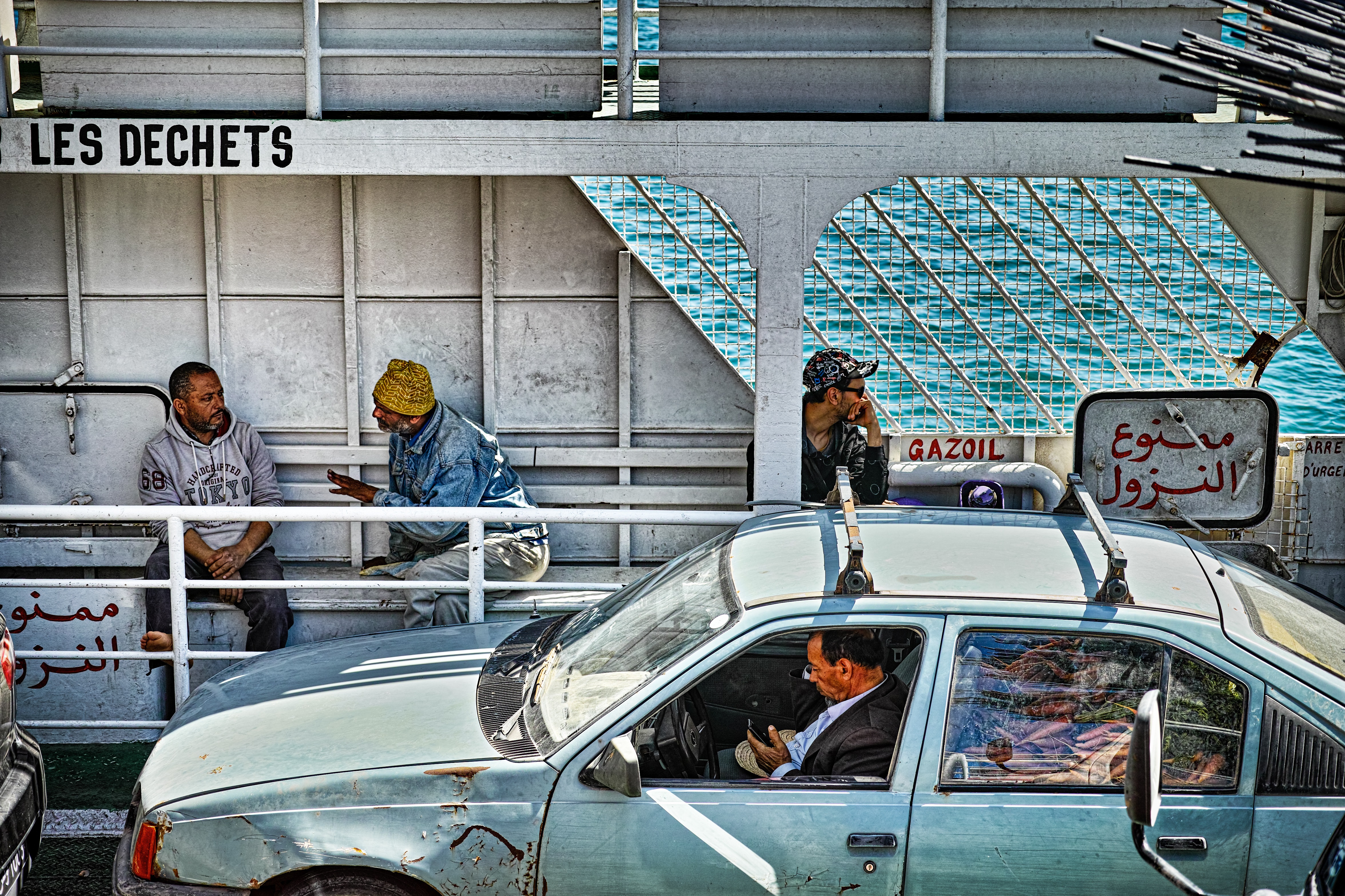hands · deck, djerba