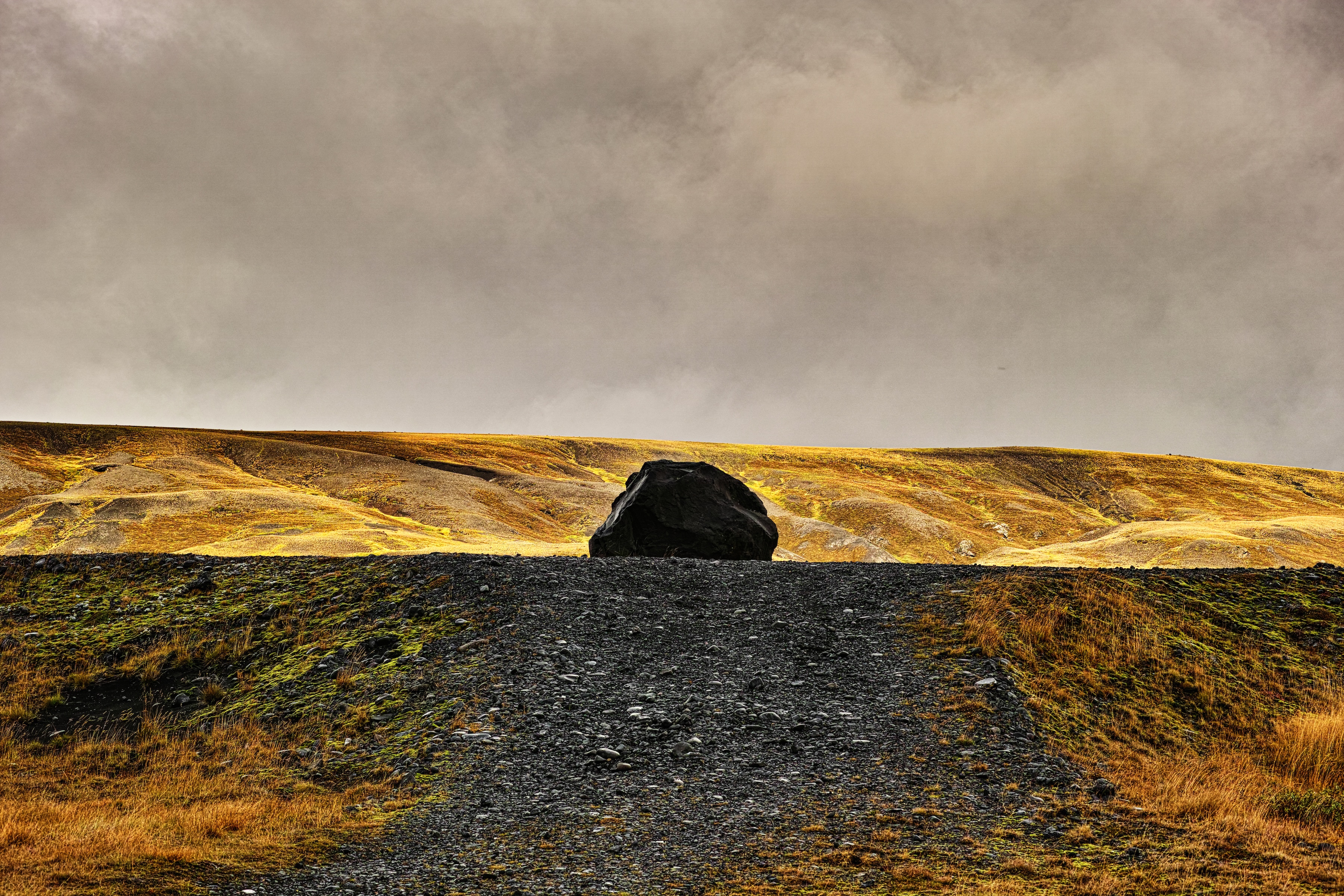 Boulder-Langidalur-site-small boulder, langidalur